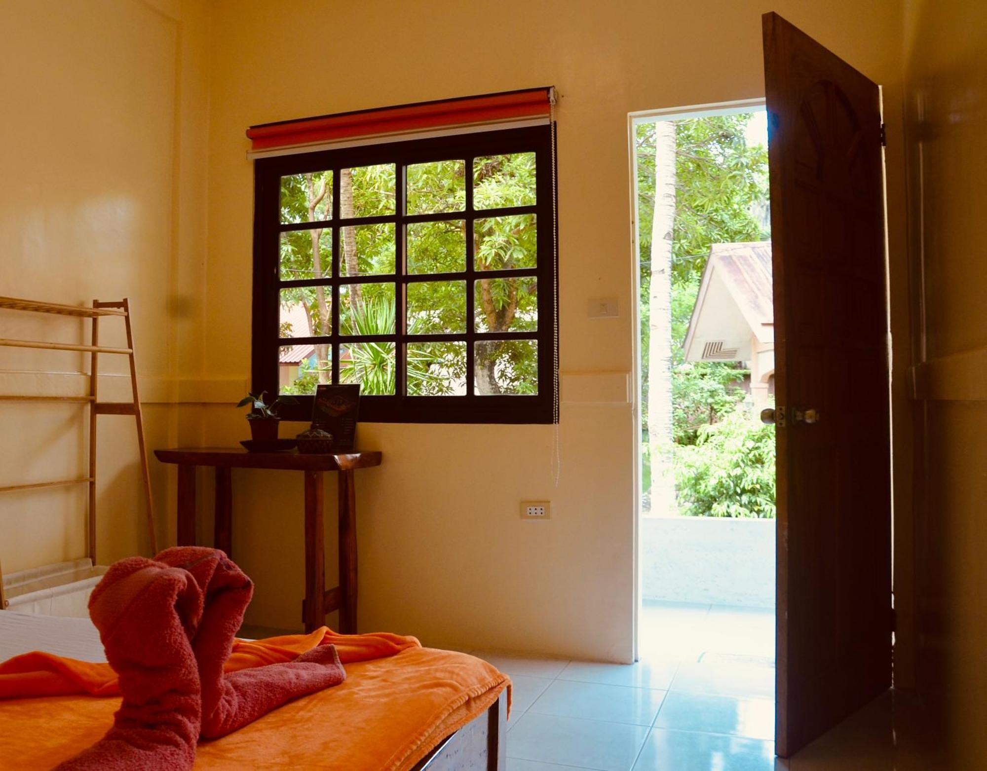 Amami Beach Resort Puerto Galera Bagian luar foto